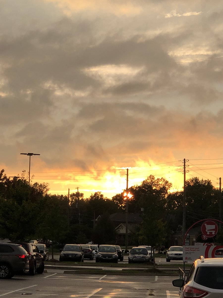 carlacarlton's tweet photo. Just turned my head and looked directly into the sun because who in the heck was expecting that????! #40DaysOfRain https://t.co/Vr6Rr598xc