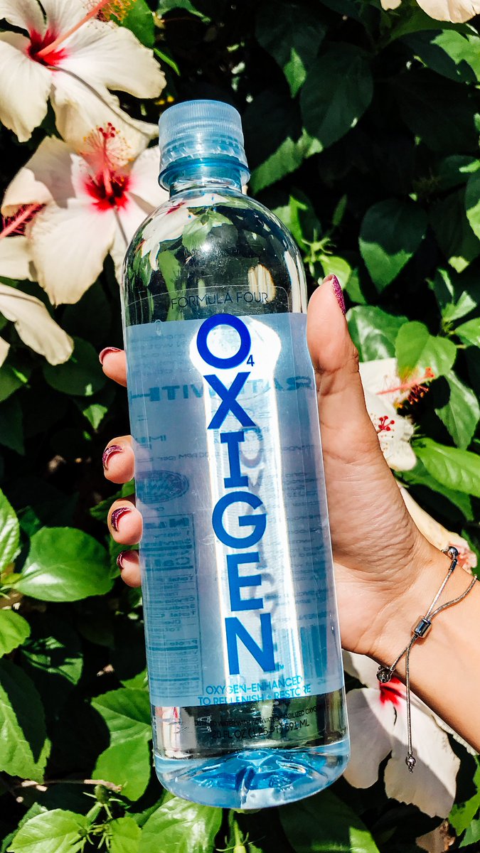 UrthBox's tweet photo. Drink oxygen with @O4Oxigen their water has 100X more oxygen than regular water! What this means for YOU- #improvedfocus, i#ncreasedstamina and #fasterrecovery after your workouts! 

#Urthbox #Urthapproved  #hydratewithpurpose #drinkoxigen #water #recycledmaterials #Sponsored https://t.co/yPqhwtoTAR