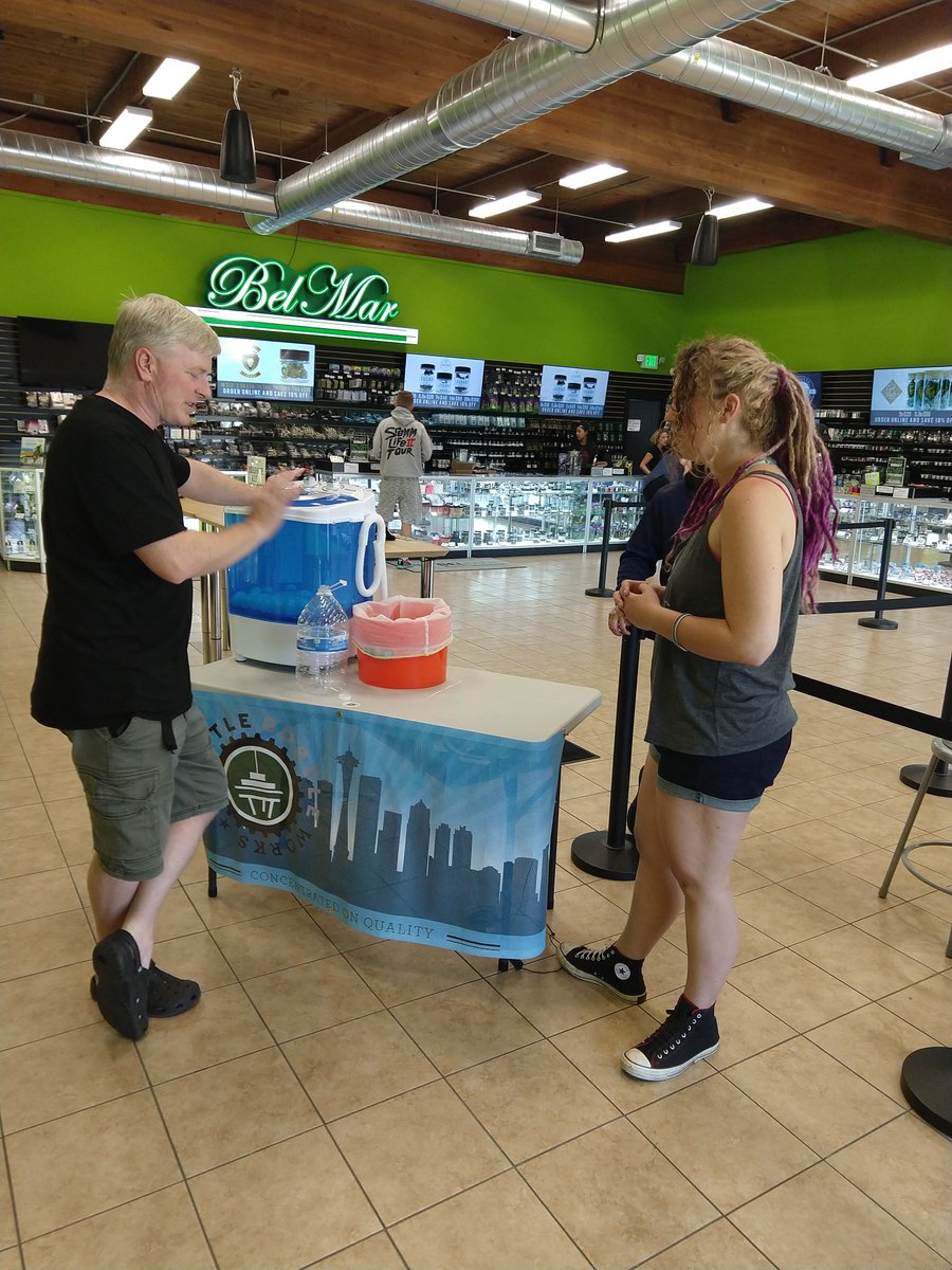 SeaBubbleWorks's tweet photo. We're the Vendor Of The Week at Bellevue Marijuana and we are excited to be showing how we make our #bubblehash ! The store is running a special on our concentrates and pre-rolls throughout the week. Ask your friendly budtenders about their specials. #bellevuemarijuana https://t.co/VeJC89sztp