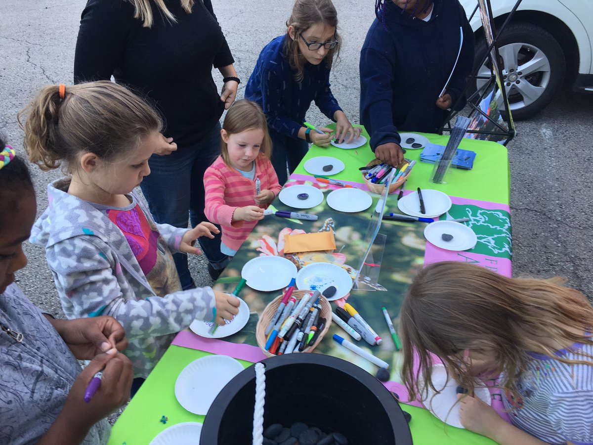 Amy Simeonov (@_merriampark) on Twitter photo The Great Outdoors at Merriam Park- What a perfect evening! <a href="/theSMSD/">SM School District</a> <a href="/DrSpringer12301/">Dustin Springer</a> The Great Outdoors at Merriam Park- What a perfect evening! <a href="/theSMSD/">SM School District</a> <a href="/DrSpringer12301/">Dustin Springer</a>
