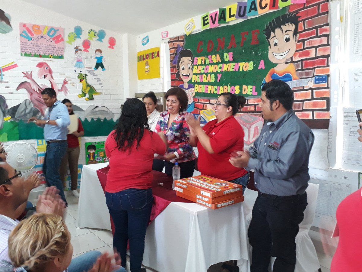 DavilaCoahuila's tweet photo. Hace un momento visitamos la hermosa Parras de la Fuente, #Coahuila para hacer entrega de Reconocimientos a Figuras Educativas del @CONAFE_mx Momento especial para convivir con quienes hacen posible grandes sueños a través de su tarea docente. GRACIAS @ETorresRivera1 @conafecoah https://t.co/y7idxVeKRA