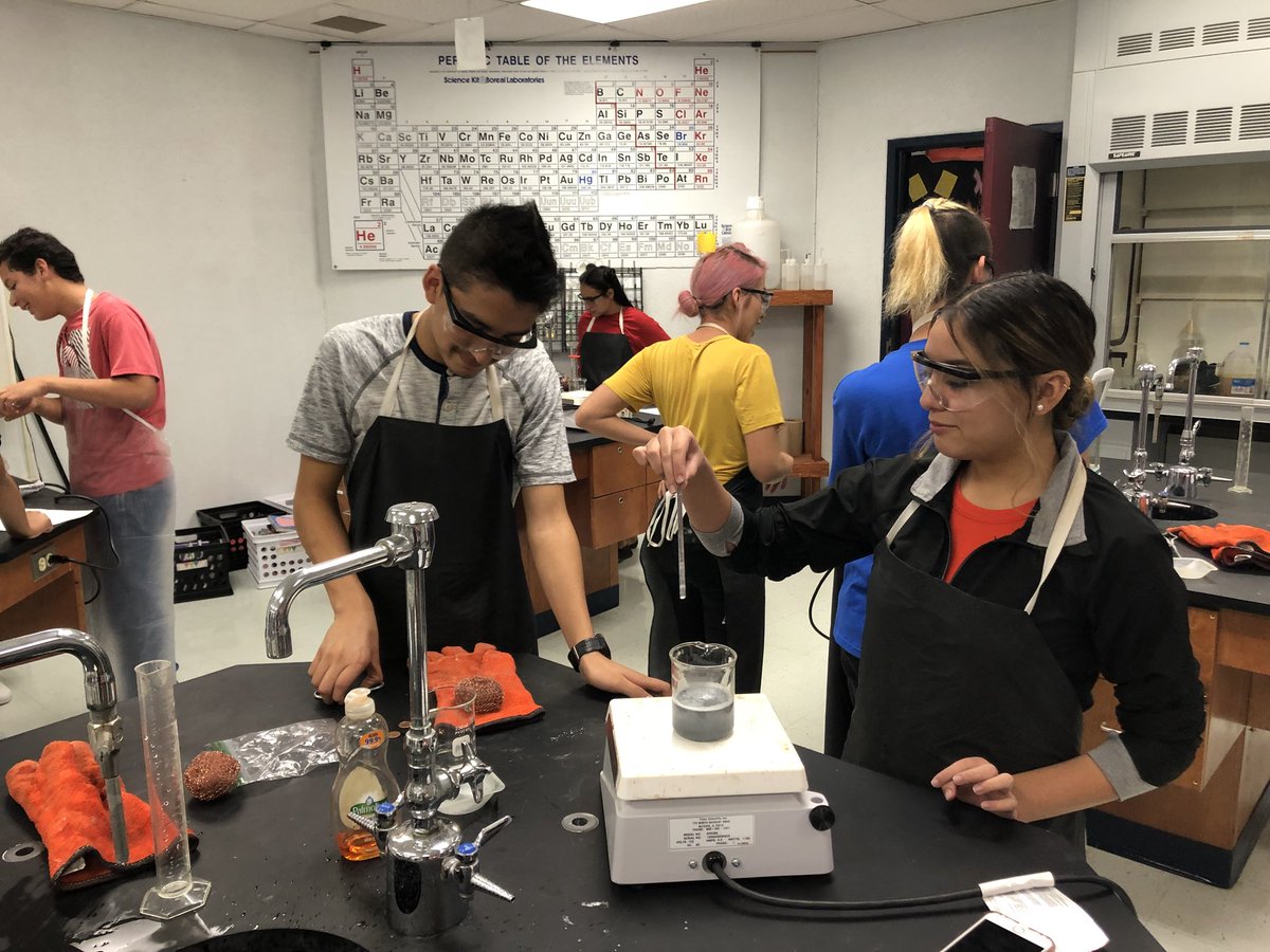 mldiaz21's tweet photo. Lab day 👩🏻‍🔬👨🏻‍🔬 #labsafetyfirst #sehsthebest #soarwithpride https://t.co/SH2p5yGixO