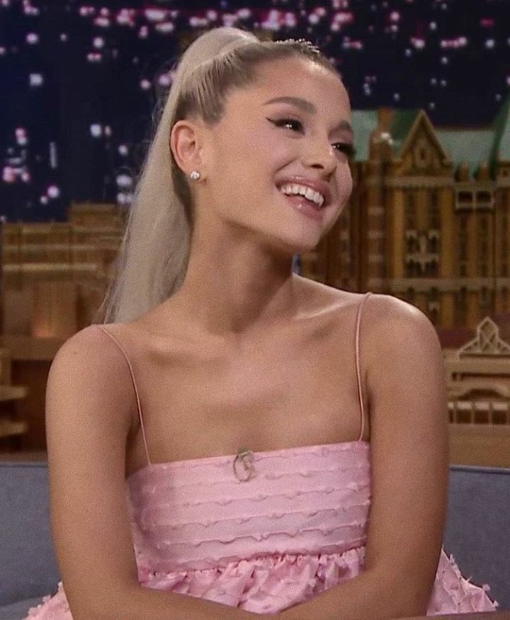 moonlightsann's tweet photo. #WeLoveYouAriana one of those days you've had enough, I'll be there ♡ https://t.co/fbYOe69zoH