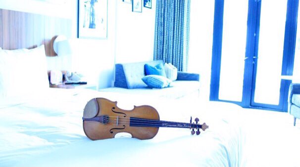 Chillin @TheVerbHotel in #Boston. 
What a beautiful place to just chill before the craziness of #DMALife starts to take over. 

Home Away from Home Part 2~!*
#TravelingMusician #Life 😄

First Time Staying at a #Vintage #RockNRoll #Hotel~!* 🎸📀💿

#GraceUnHaeKwon #Violin #Travel