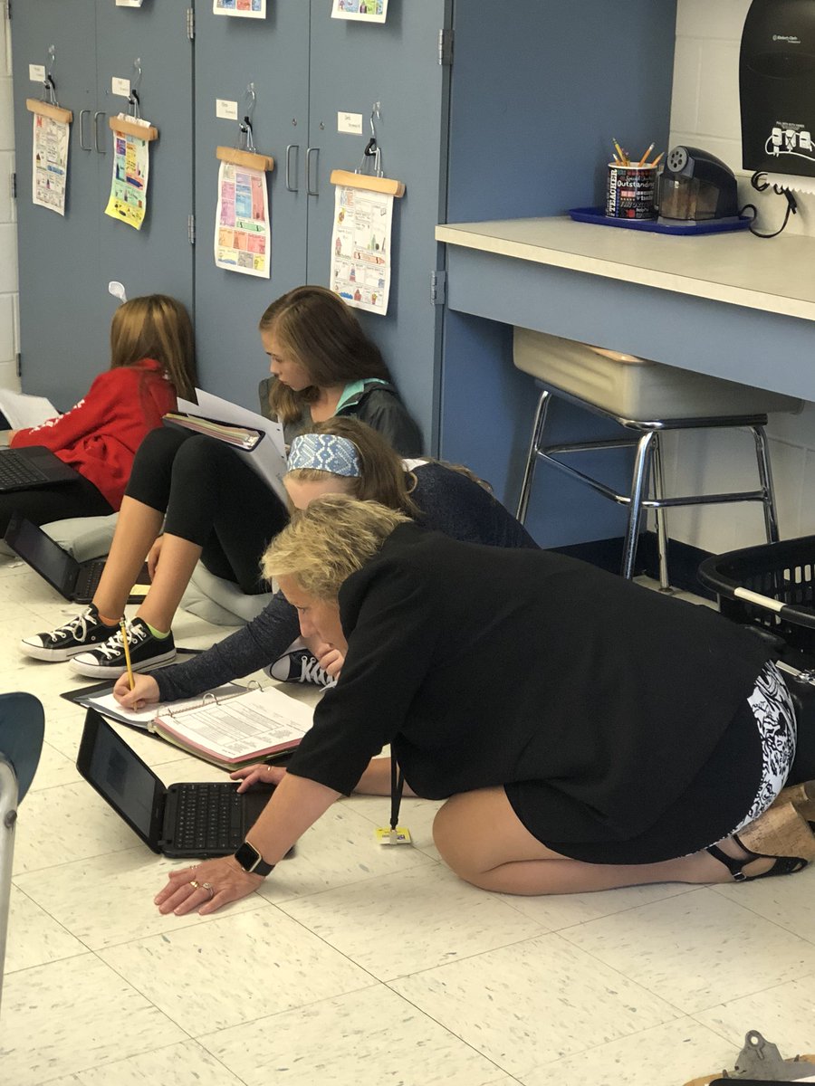 MrsRoberson401's tweet photo. Thank you Mrs. Fournier, our Enterprise Bank Mentor for guiding us with our research for the Columbian Exchange Project! #PESseptember18 #5fun5 @EnterpriseBank https://t.co/NYEUZqoI2i