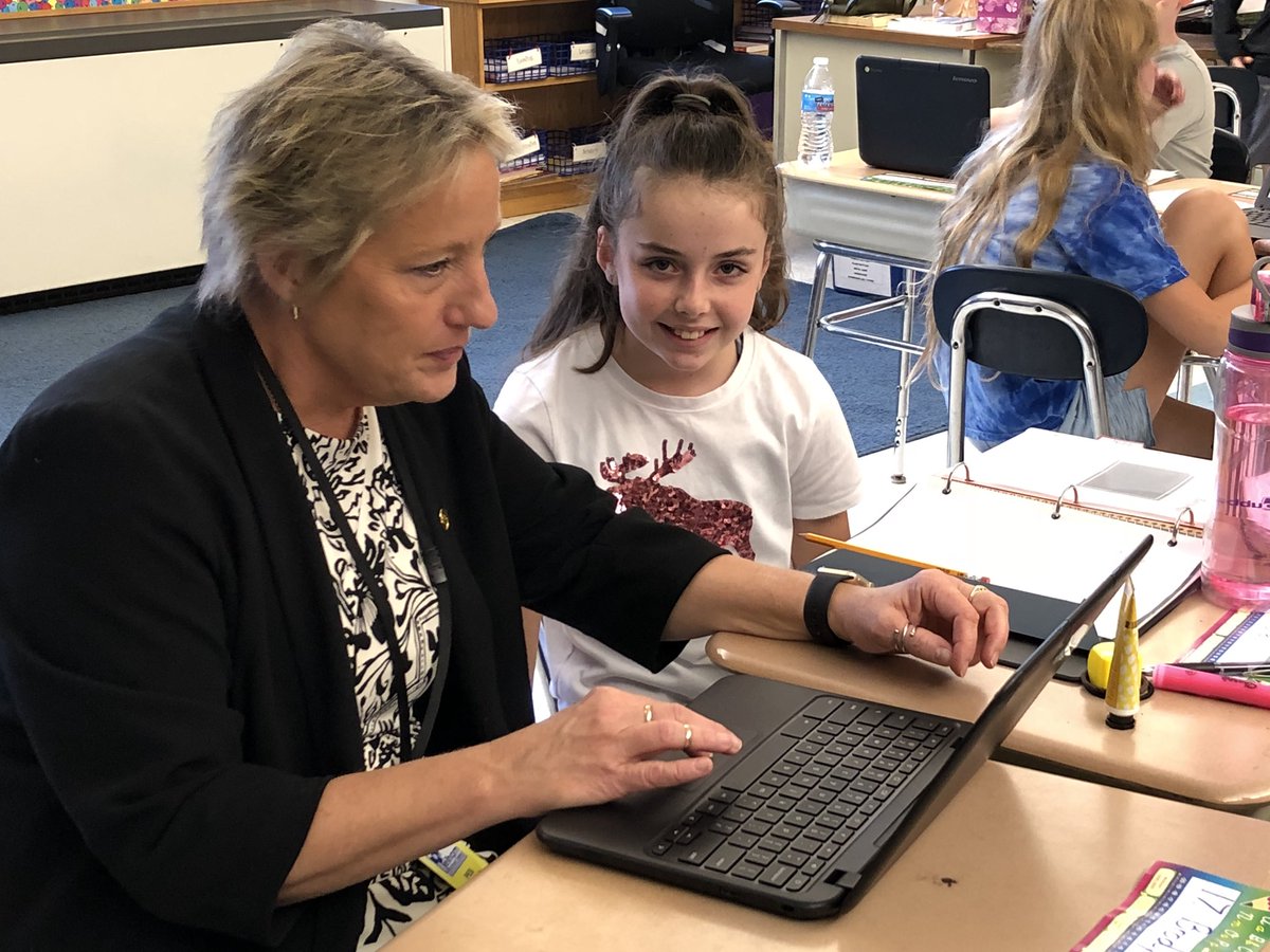 MrsRoberson401's tweet photo. Thank you Mrs. Fournier, our Enterprise Bank Mentor for guiding us with our research for the Columbian Exchange Project! #PESseptember18 #5fun5 @EnterpriseBank https://t.co/NYEUZqoI2i