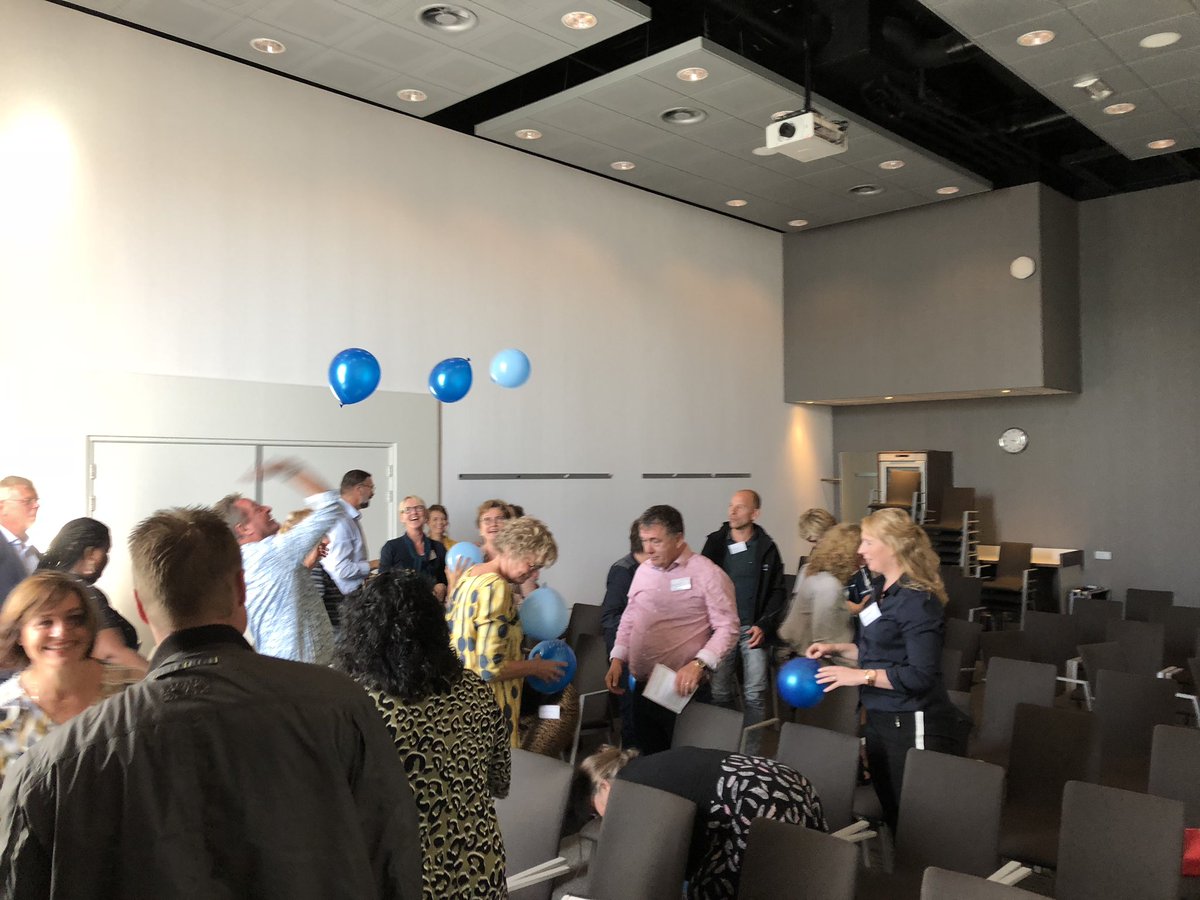 nardkronenberg's tweet photo. Samen met @nicolesteinbusch op congres toekomstgericht onderwijs vanuit Leerstoel @mactkuijpers in samenwerking met het @ExpertiseLOB interactieve workshop mogen verzorgen. Haalbare en uitdagende vervolgstappen veroorzaakt👍 https://t.co/fdVxsFmtz4