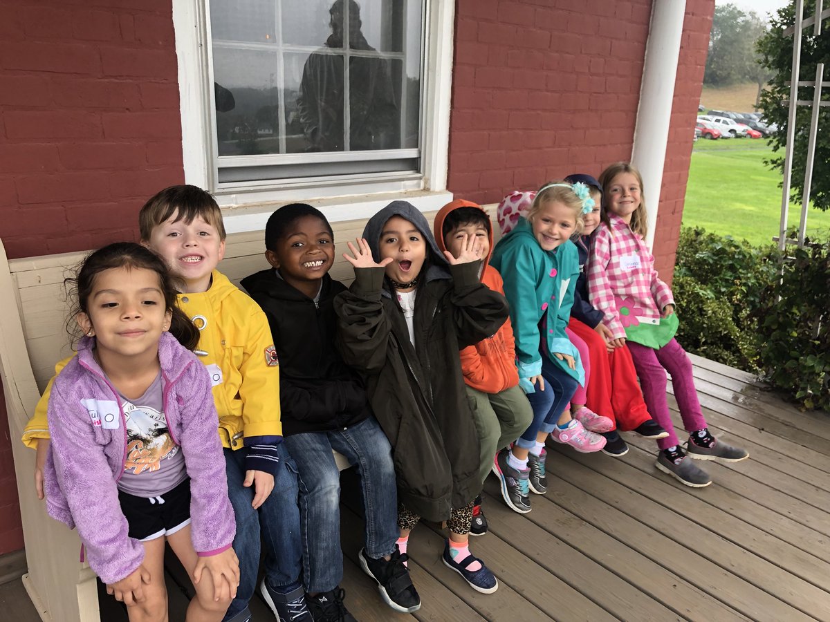 MsMariahLiskey's tweet photo. Rainy Day Field Trip! https://t.co/eddCiRJAk0
