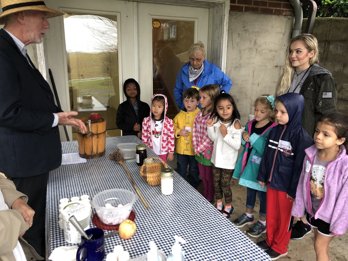 MsMariahLiskey's tweet photo. Rainy Day Field Trip! https://t.co/eddCiRJAk0