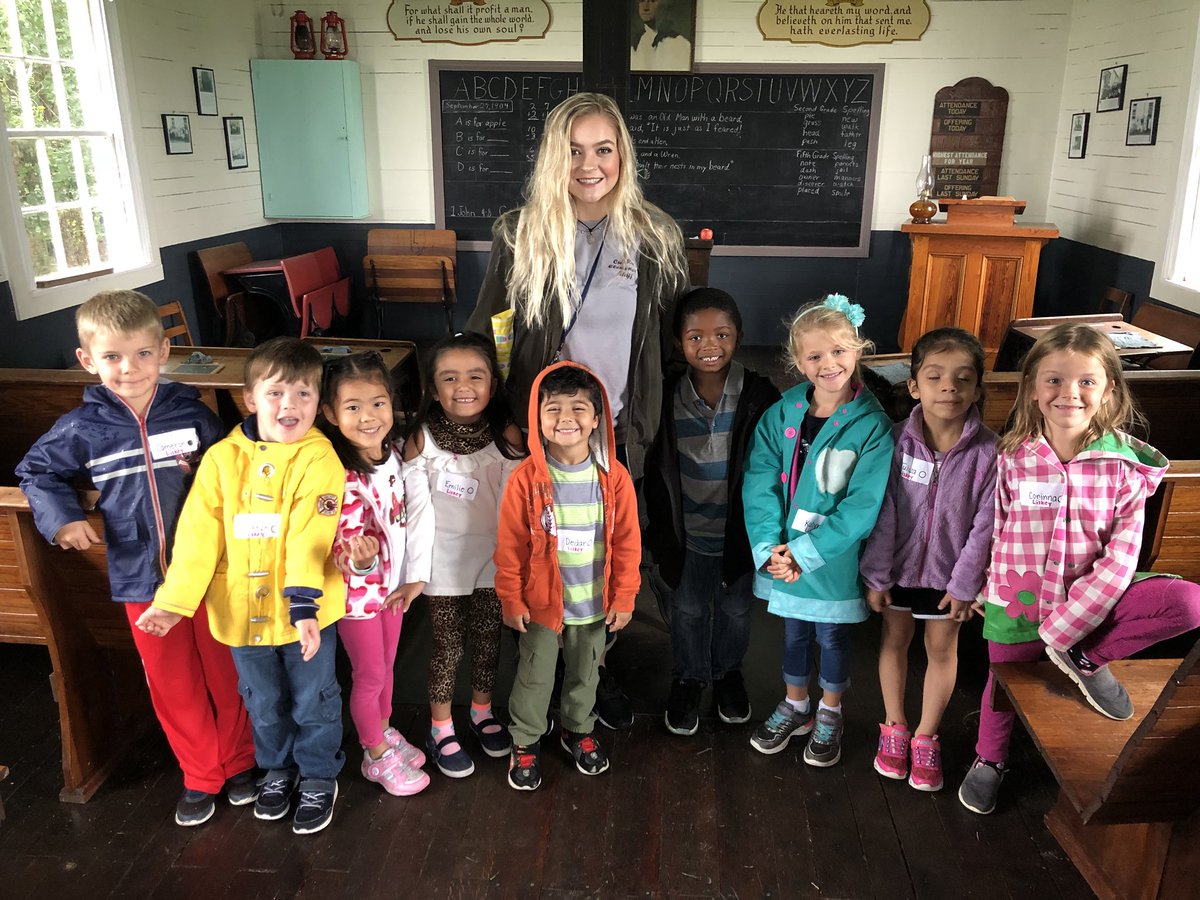 MsMariahLiskey's tweet photo. Rainy Day Field Trip! https://t.co/eddCiRJAk0