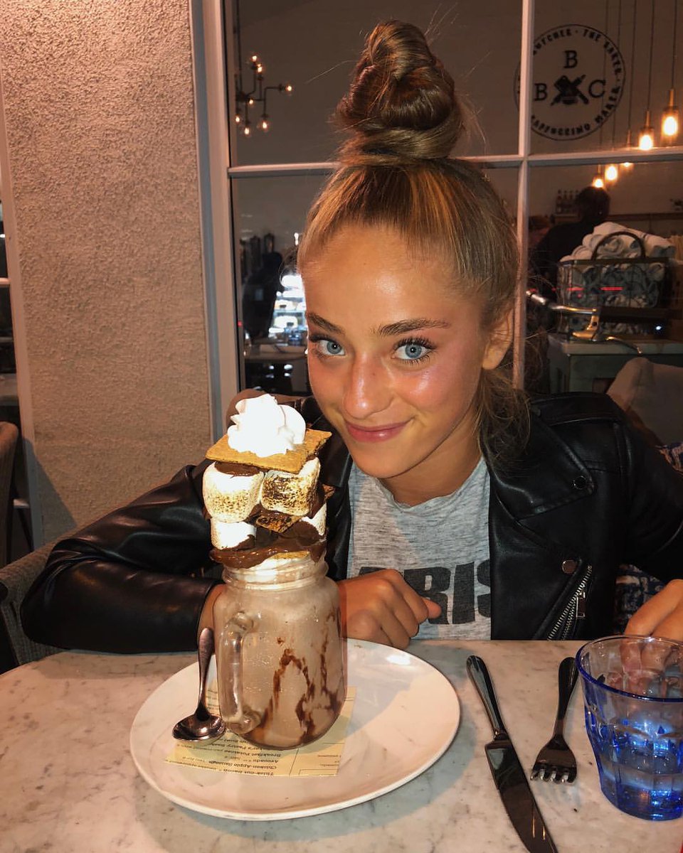Brynn_VoiceFan's tweet photo. I love brynn as much as she loves a S'mores shake 
💕 👋🍼🍫 @BrynnCartelli #brynncartelli #thevoice
#brynnion #teambrynn https://t.co/XQ4h1Qrarv