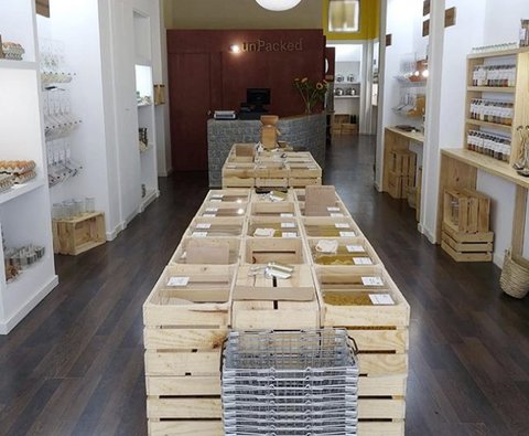 Quopi3's tweet photo. Nos encata lo que propone @unpackedshop El primer supermercado libre de plásticos de Madrid! Además tiene pintaza! Alguien ha ido ya? Contarnos!
#quopinas #quopi #cool #unpacked #madrid #customerexperience #shopping #ecologic #freeplastic #recicla https://t.co/GvKgi7uuQQ
