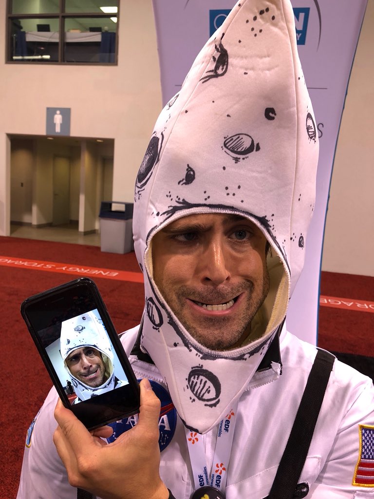 TheReal_Moon's tweet photo. Guys! Ramp up your selfie game at #SPIcon #ESIcon. Even I’m taking selfies with myself. How can say no to this pretty phase? #SolarEnvy is real. #DTECH2019 #POWERGEN18 https://t.co/ncbmpvCWIH