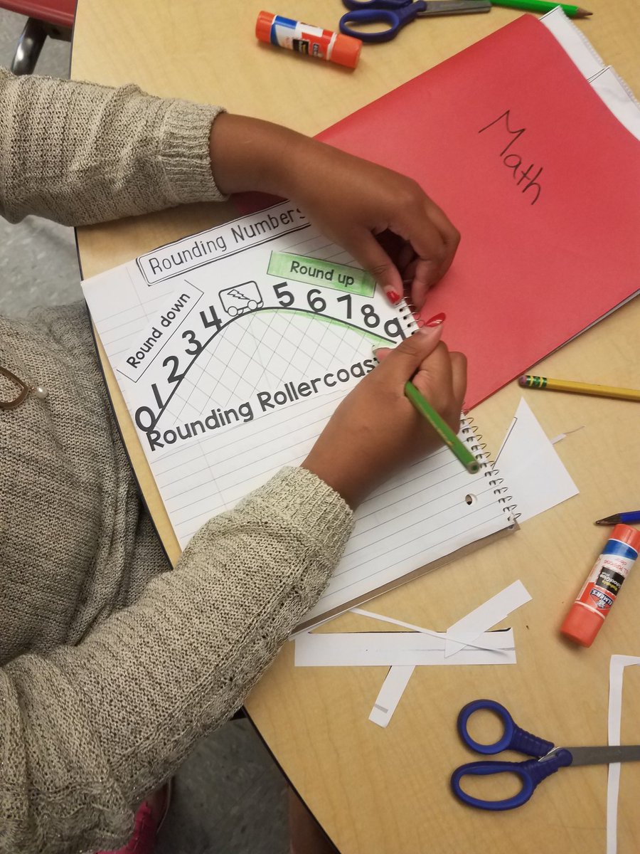 Mrs_Condon1's tweet photo. Rollercoaster rounding. Visual learners. Can you explain why you rounded up? Down? #conceptualknowledge #mathisfun @MrsNoelPburg @statelinerPES https://t.co/hMoqNLTPei