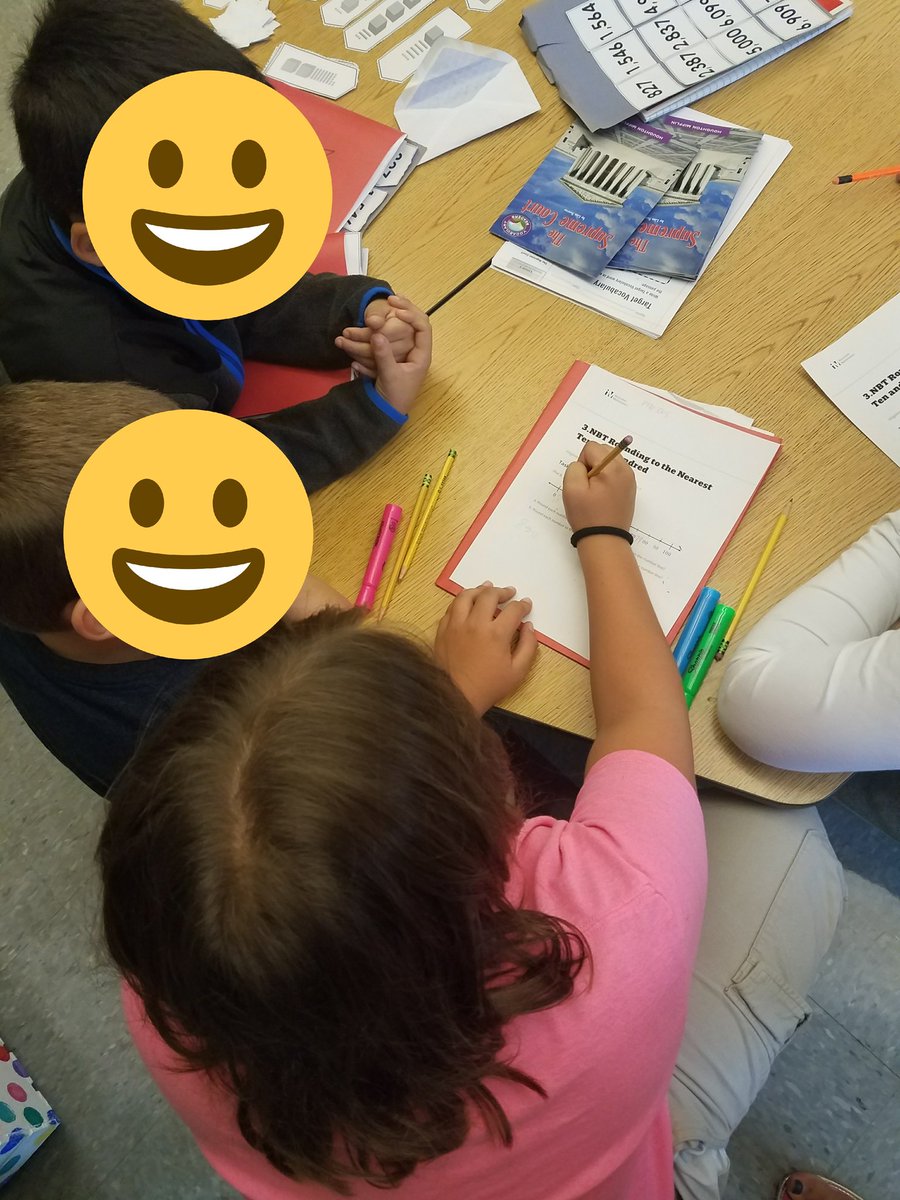 Mrs_Condon1's tweet photo. Rollercoaster rounding. Visual learners. Can you explain why you rounded up? Down? #conceptualknowledge #mathisfun @MrsNoelPburg @statelinerPES https://t.co/hMoqNLTPei