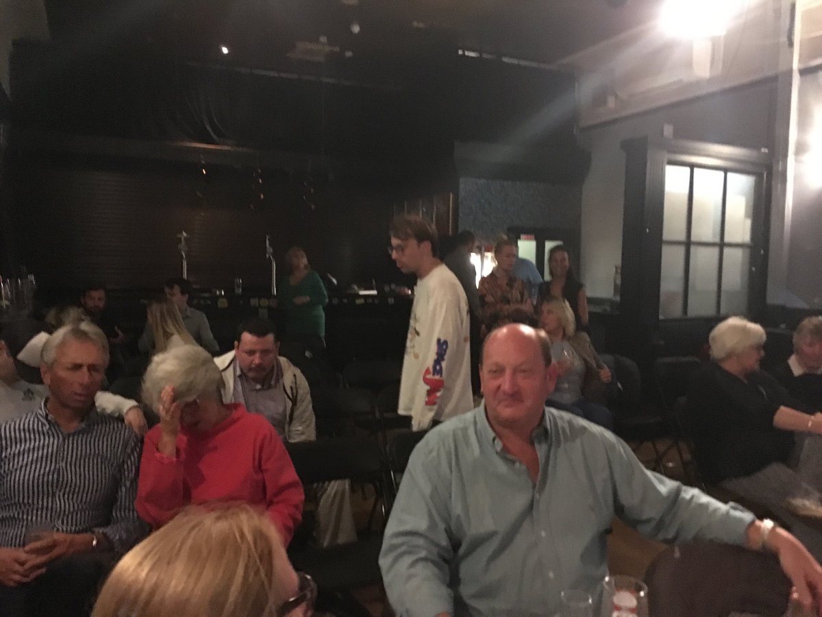 Spike_WI's tweet photo. Interval at Teechers! Fabulous! https://t.co/ERzhTIYLMz