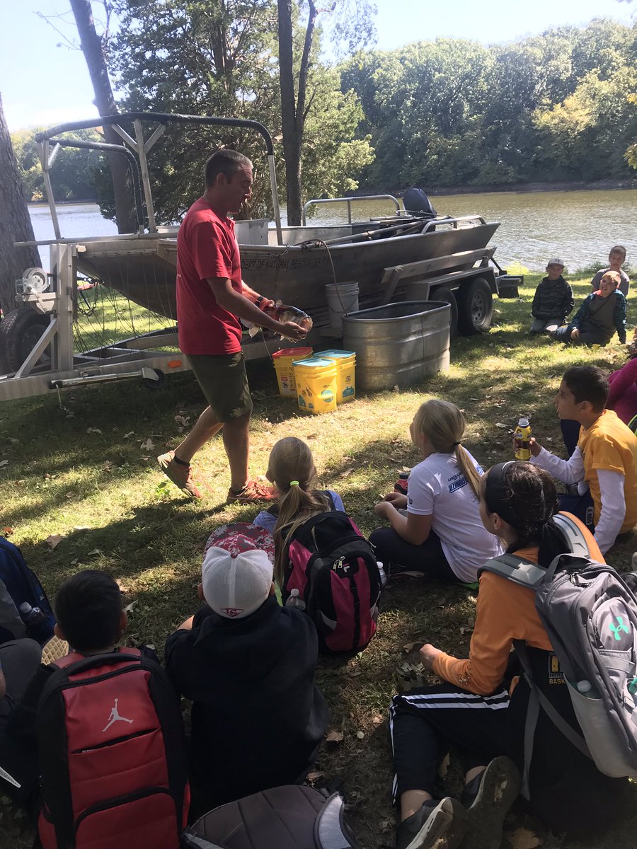 Mindy_Matthews5's tweet photo. Fish and frogs and turtles, oh my! Outdoor Ed Aquatic Station #205CougarPride #ShyTurtle #RopeSnake https://t.co/yIrtpyVBoI