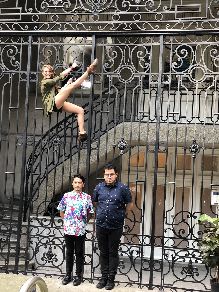 telehit_musica's tweet photo. ¡Ya estamos completamente en #LaCasaTelehit! Hoy tendremos de invitados a @PepeYTeo y @SAAK. 🏡 https://t.co/kuRRLM8NGk