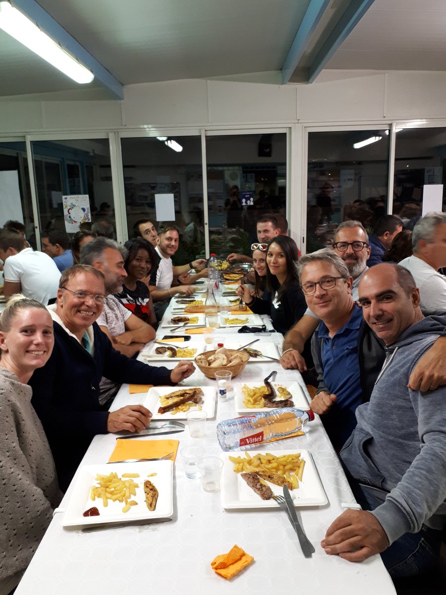 vpinsan's tweet photo. #UI06 après la compet le repas https://t.co/nfVd6F4P7C