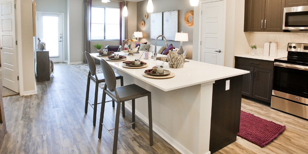 PureFillmore's tweet image. Who needs a tropical vacation when you have a kitchen island this nice? 🌴