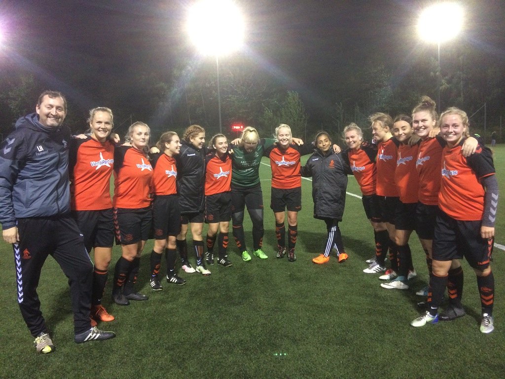 IFLyseng's tweet photo. Lysengs 2. Damer snuppede endnu en sejr, da de hjemme vandt 2-0 over Søften GF🦊⚽💪
#iflyseng #lysengpiger #fodboldforpiger https://t.co/9TlzWarD4E