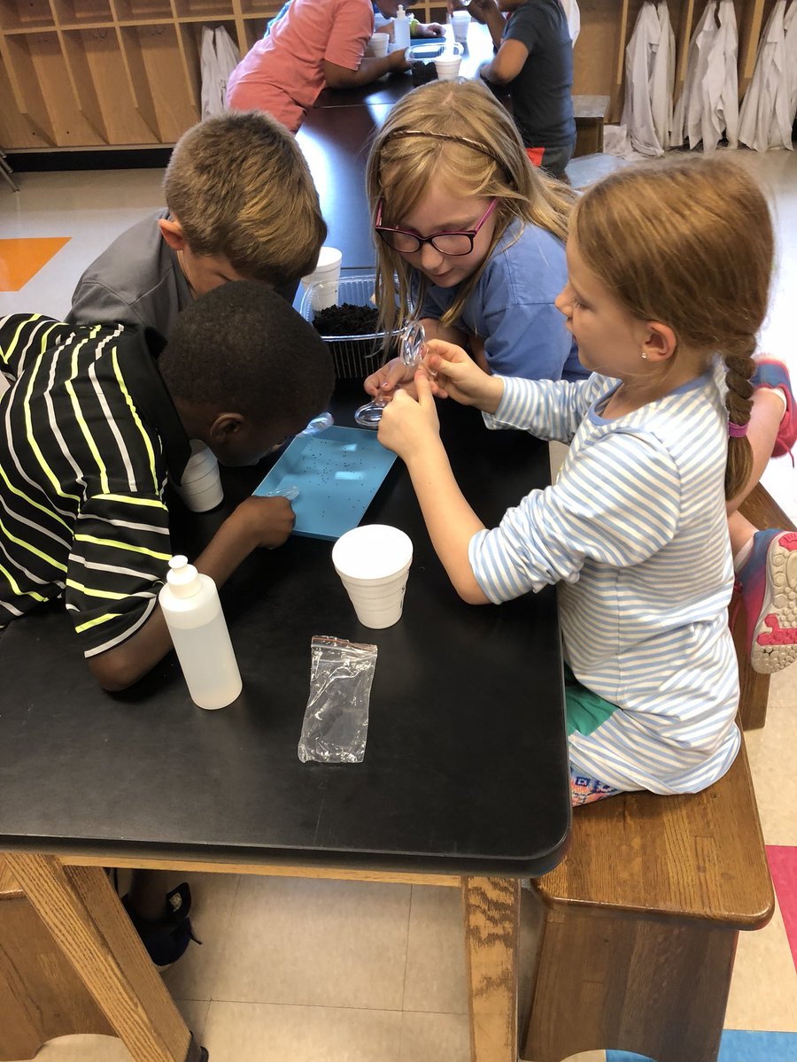 brilovesom's tweet photo. Senior Project at Joyner!! I love tupelo schools!! thanks to @joynerTPSD for letting us come!! @tupeloschools @TupeloHigh https://t.co/O7j1dndfrt