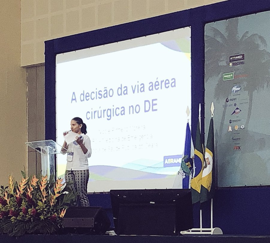 _breakEM's tweet photo. Pede a bomba de nora que nós estamos cho-ca-das com o alto nível de discussão no painel de Via Aérea!
Dra @nicolepin assumindo o palco. #ABRAMEDE18 https://t.co/YovkLHcFVy