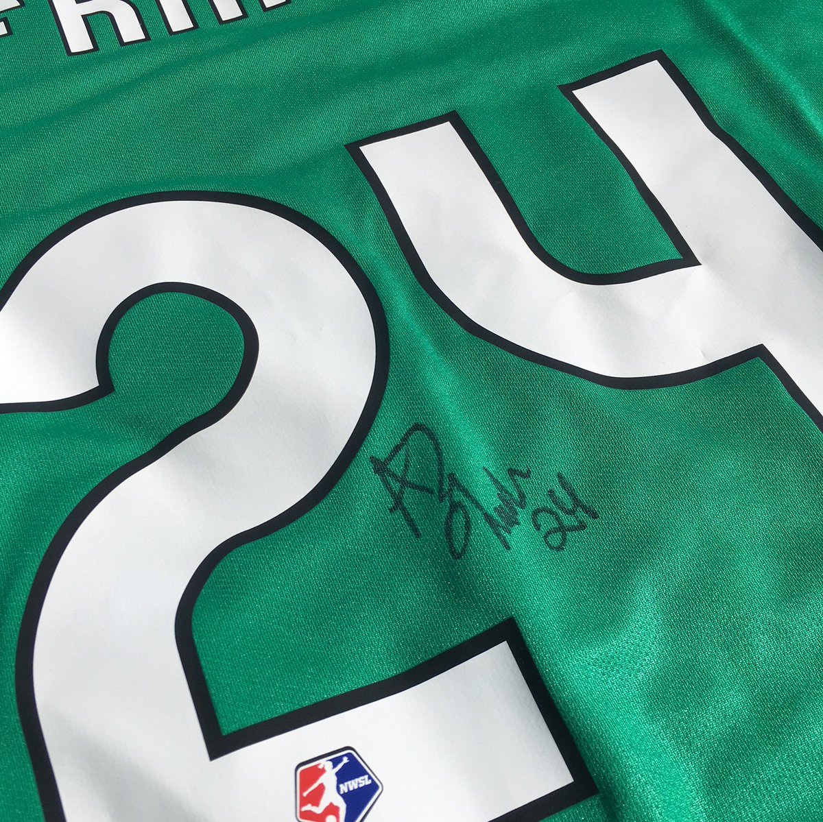 PTFCAuthentics's tweet photo. Let's celebrate @ADizzle23 being named the NWSL Goalkeeper of the Year by giving away a signed 2017 @ThornsFC GK jersey!
RT this tweet and follow @PTFCTeamStore. Winner will be notified by Monday 10/1. #BAONPDX https://t.co/0SD3vHomhi