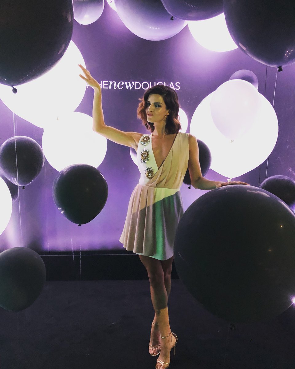 Gracias a <a href="/Douglas_esp/">Perfumerías Douglas</a> por invitarme al evento de esta noche en Madrid. 
Un súper placer haber asistido 😊
#thenewdouglas