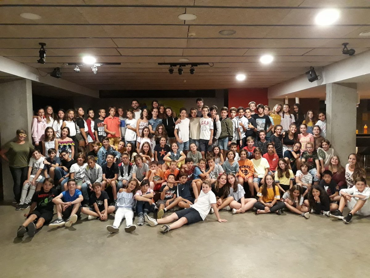 ESO1Virolai's tweet photo. Gran foto per no oblidar les magnífiques #convisVirolai de 1rESO curs 2018-2019 @EscolaVirolai https://t.co/QGNyBoGeSX