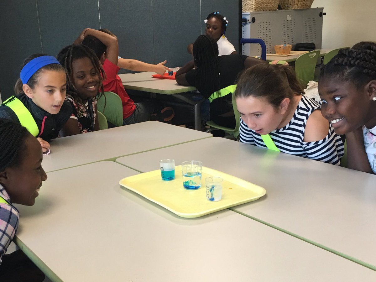 MrsQuadagnoTCS's tweet image. Ss designed and then created their investigation: How does temperature affects the time it takes for a substance to dissolve? They even created and planned for the control group. #5thLearning #5thScience #TCSscience #Dissolve