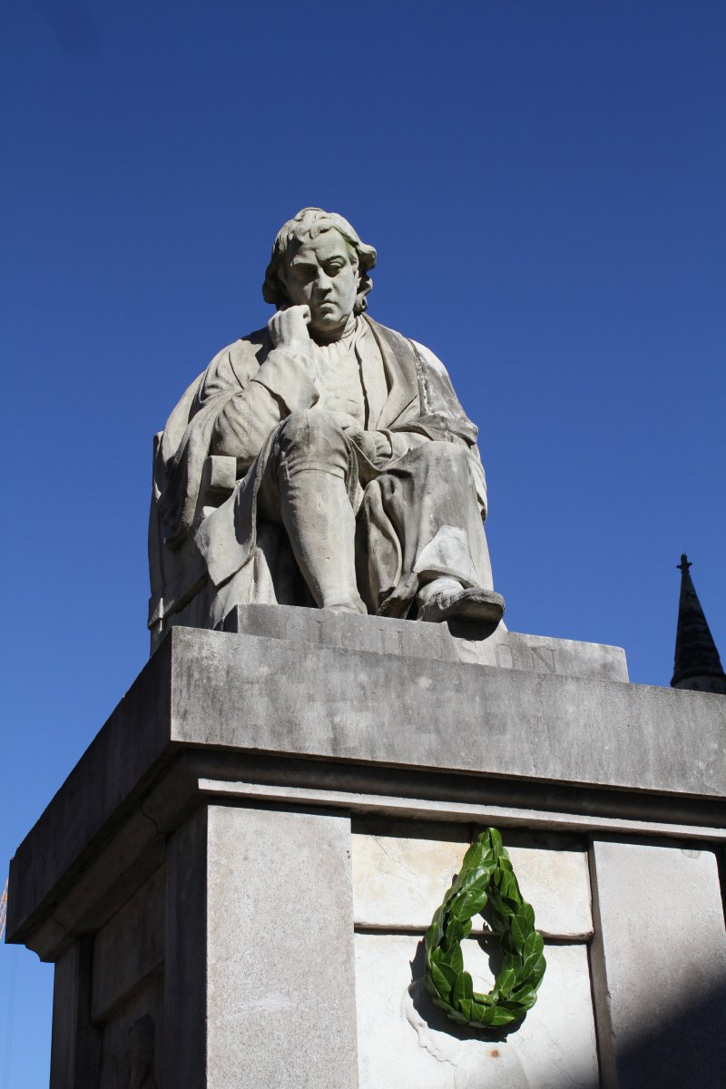 My next walking history tour of #Lichfield is 'James Thomas Law: Lichfield's Hidden Hero'! JT Law gave Lichfield its first public library, the statue of Samuel Johnson and the water fountain in Beacon Park! Sunday 30 Sep 2pm, tickets only £5pp book at: jonotourism.co.uk/tours-and-talks