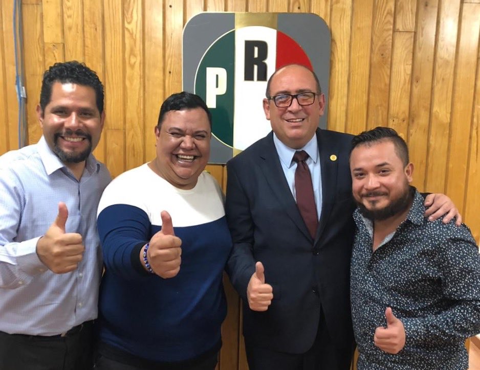 rubenmoreiravdz's tweet photo. Los derechos humanos no están a discusión. Reunión de trabajo con @rafaramirezaran Secretario de Diversidad Sexual @sriadiversexual del @PRICDMX_ @matrimonioslgbt @gammbad #MatrimonioIgualitario Todos los derechos para todas las personas. 🏳️‍🌈 https://t.co/ly1Q7i0EfQ