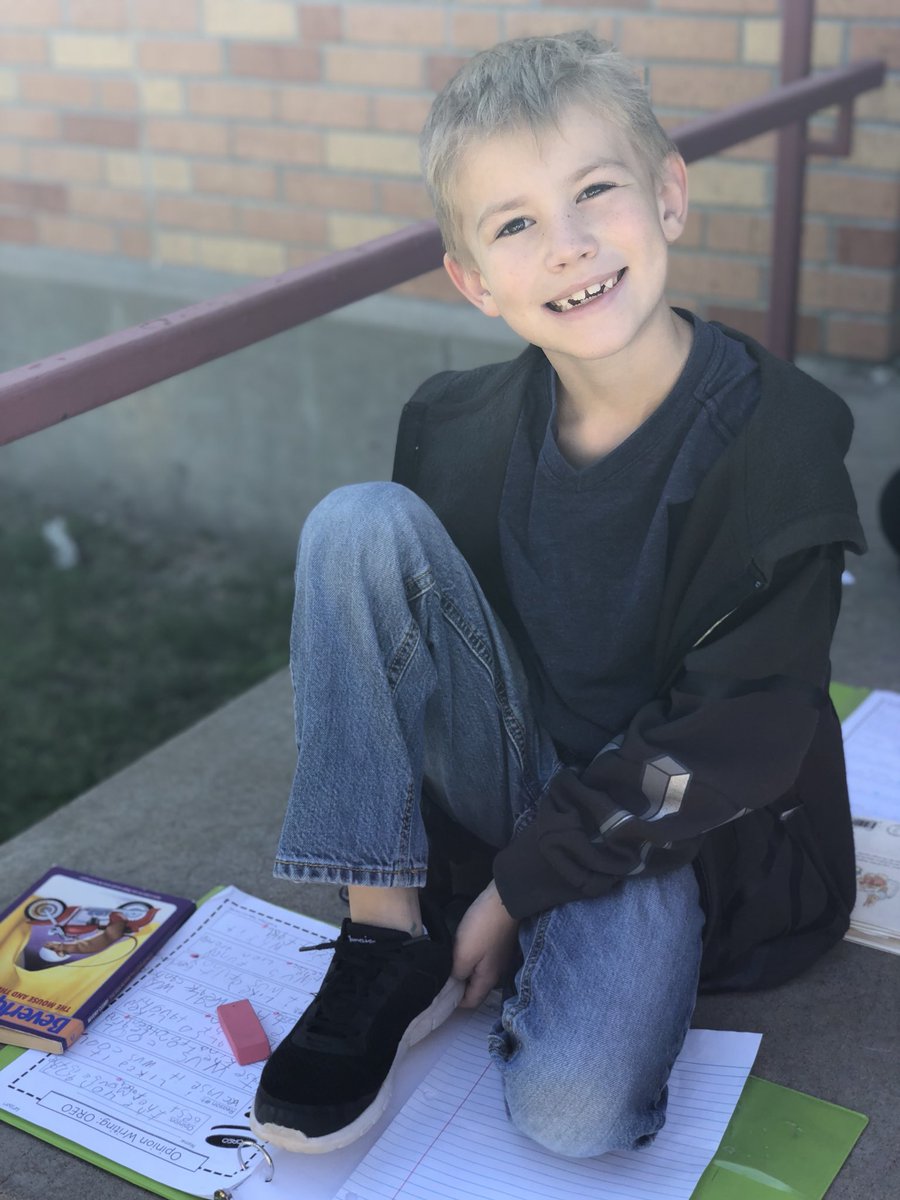 MsSweeniesClass's tweet photo. We decided to take our learning outside today! We worked on opinion writing, writing about our favorite fables. https://t.co/Bxx5vzouFd