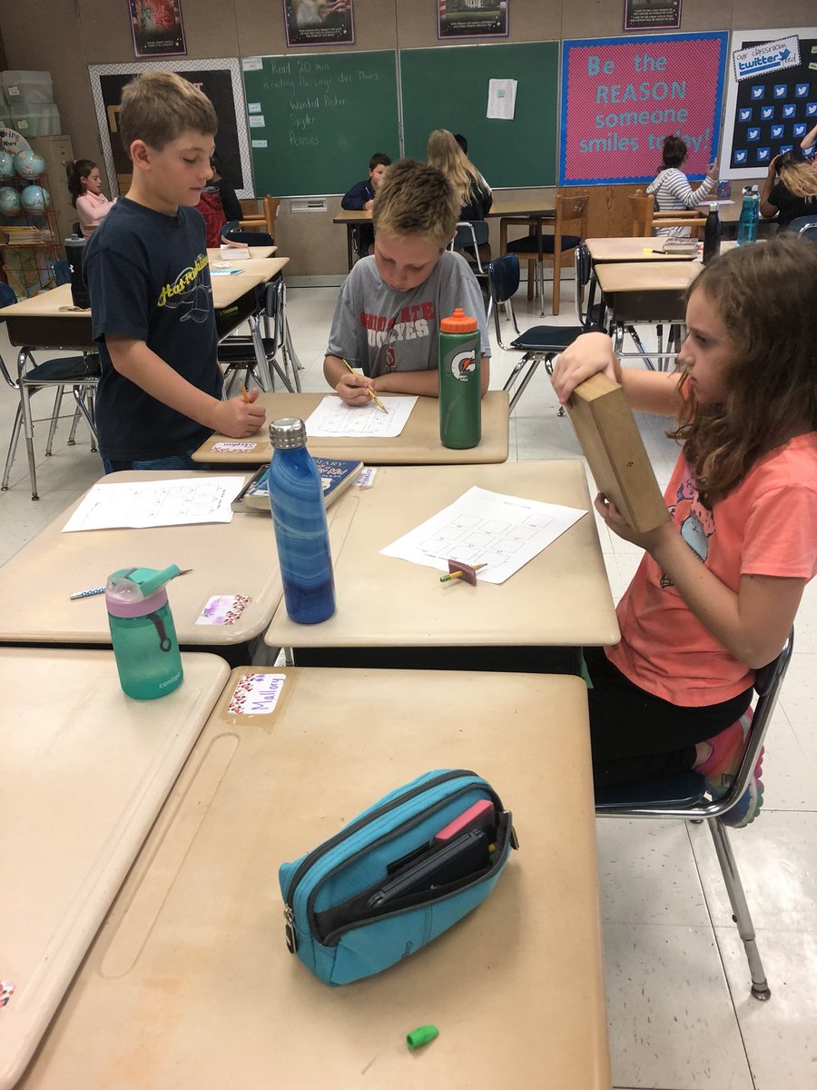 Ss investigated black boxes during science.