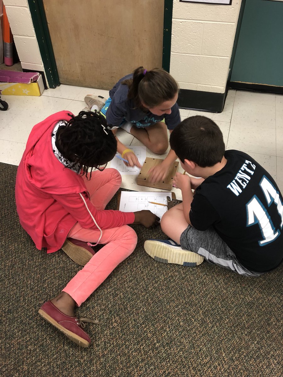 EGE_MrsA's tweet photo. Ss investigated black boxes during science. https://t.co/T3mehgbTOG