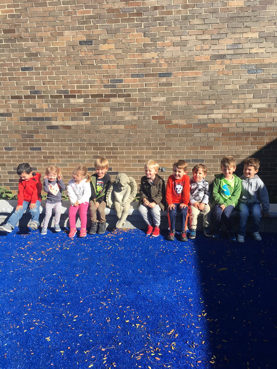 MsBetsyOW's tweet photo. Fun afternoon in the courtyard on this beautiful day   #sd113a. #owbears https://t.co/N8yYUSyYT6