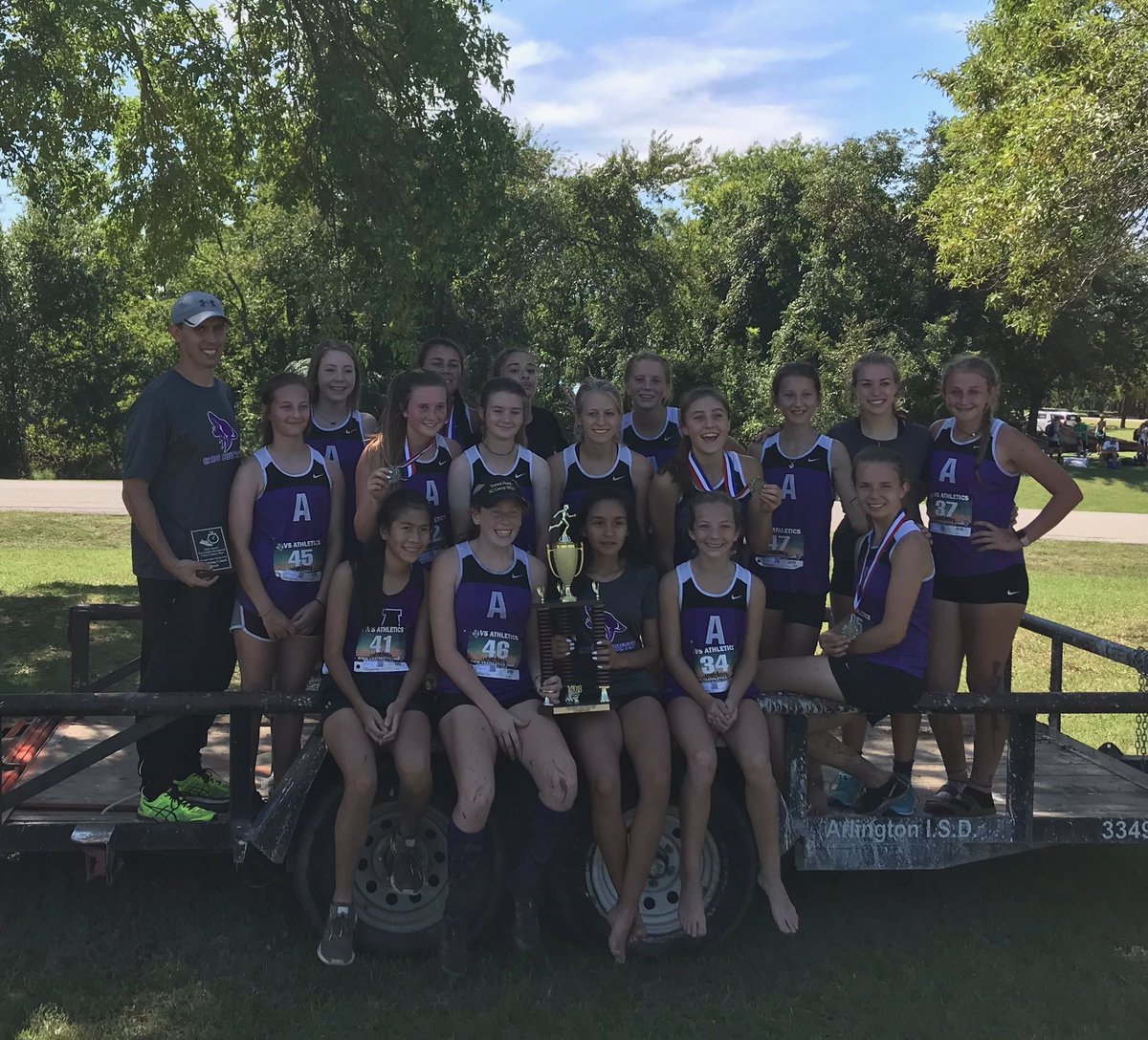 AnnaCoyoteXCTF's tweet photo. 1st place at the Ken Gaston XC Invite. Super pumped for these girls! Ran with grit, determination and fought SO hard! Now we put in the work before districts!! #gratefultorun #BelieveYouBelong https://t.co/gCjFMITdkE
