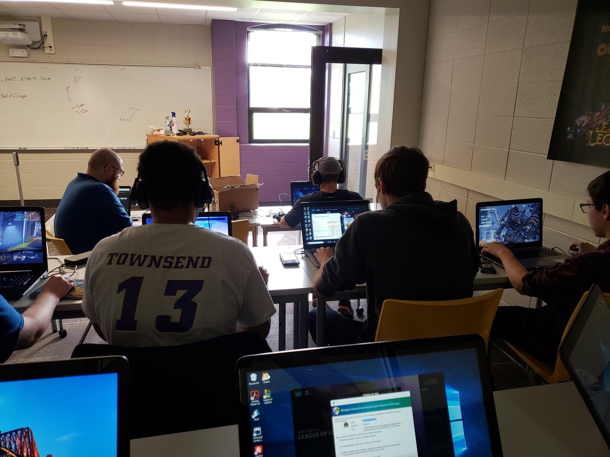 MrIserloth's tweet photo. Esports is up and running! So big we had to split into 2 rooms. #EAHSGO #1herd https://t.co/6PRkmaGgzF
