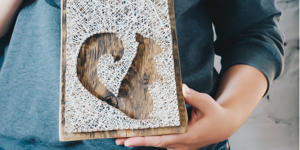 good_lights's tweet photo. That perfect silhouette string art decor on a reclaimed wood board 👌🏻🐿🐿
https://t.co/iaN9jLxuL7 

#etsy #etsyfinds #squirrel #walldecor #makersgonnamake #HandmadeHour #stringart #nurserydecor https://t.co/RrKj8RQTrX