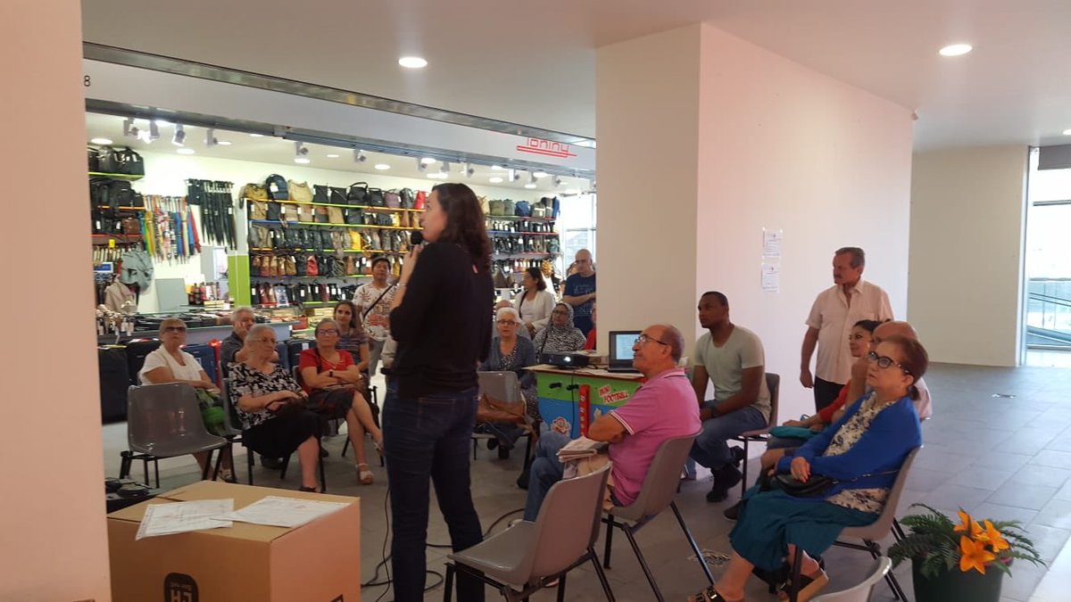 pinuma1963's tweet photo. El mercat ens roba el❤️!#CardiologuesCSI #sanitarisCAPFLORIDA Atenció conjunta fomentant #habitscardiosaludables promovent l’autocuraIC #ProjecteCAPFM setmanadel❤️ @coral_Barcelona @rfreixap @pinuma1963 @esteve_lluis @BibliotequesLH @icscat @lh_on @LHAjuntament @vives61senior https://t.co/pk4tCQ0ZMo