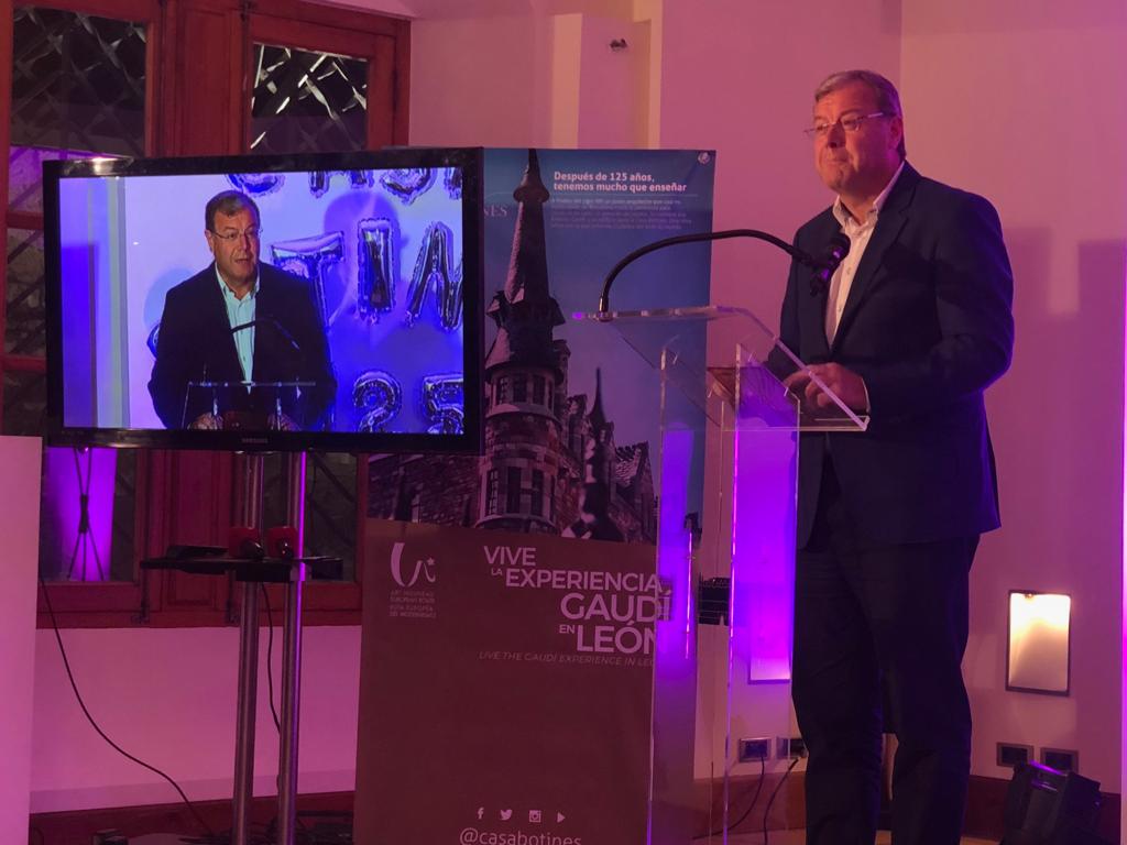 En la Presentación de la Programación de <a href="/La8Leon/">La8 LEÓN</a> para la temporada 2018/2019. La gala ha finalizado con las intervenciones del Presidente de <a href="/diputacionleon/">Diputación De León</a>, <a href="/Juan_M_Majo/">Juan Martínez Majo</a> y del Alcalde del <a href="/LeonAyto/">Ayuntamiento de León</a>, <a href="/AntonioSilvan_/">Antonio Silván</a>