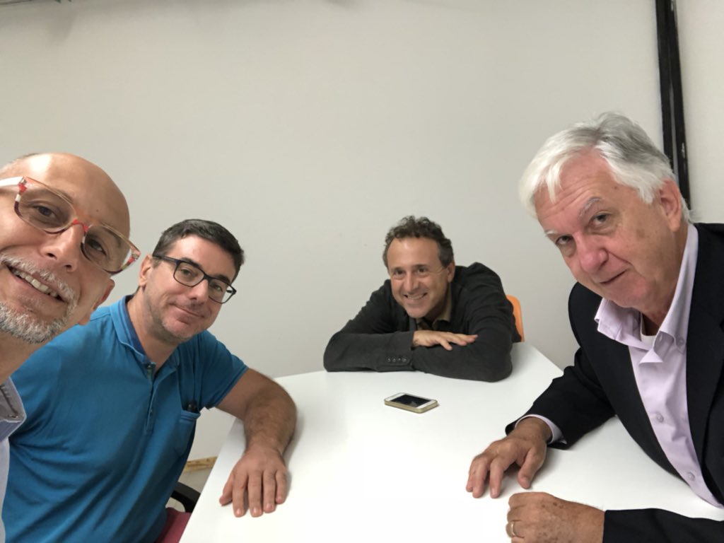 buzz_on_i's tweet photo. Oggi @ImpactHubRE @robertoorosei lo scienziato reggiano che ha scoperto l’acqua su #Marte! Con noi @plasagni Presidente di IH e il Prof. Luigi Grasselli di UniMORE. Motivo topsecret ma...stay tuned! https://t.co/wfBEcdDYYm