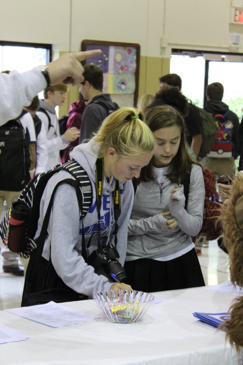 ecs_eagles's tweet photo. US Enrichment hosted an expo so that students could see all the many options offered and sign up! https://t.co/m7flUx5U5Z #ecsenrichment #ecsacademics #ecsathletics #ecsservice https://t.co/5qUYXLhxCk