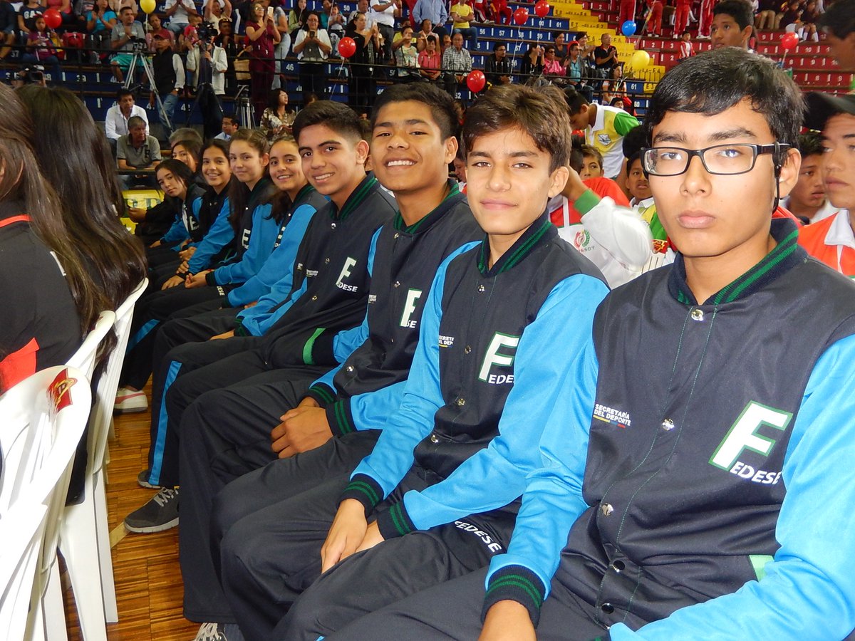 fedesantaelena's tweet photo. Deportistas de baloncesto y Lucha Olímpica participaron en la inauguración de los XIII Juegos Deportivos Nacionales de Menores 2018, el acto inaugural se llevó a cabo en el Coliseo General Luis Leoro Franco de la ciudad de Ibarra #FEDESE #JuegosMenoresEc #SantaElena https://t.co/v186bOQP2f