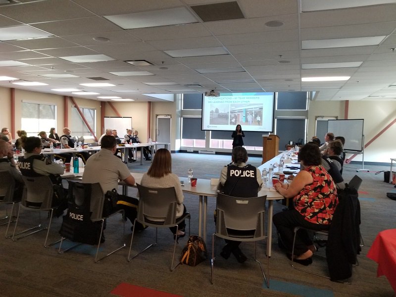 GRCduLMD's tweet photo. Des intervenants à la grandeur de la région tentent de trouver des solutions pour lutter contre l’itinérance. @GRCenCB @PortMoodyPD @VicPDCanada @AbbyPoliceDept @CNpoliceService @TransitPolice @VancouverPD #CPPolice @BC_Housing https://t.co/gglts8GfX4