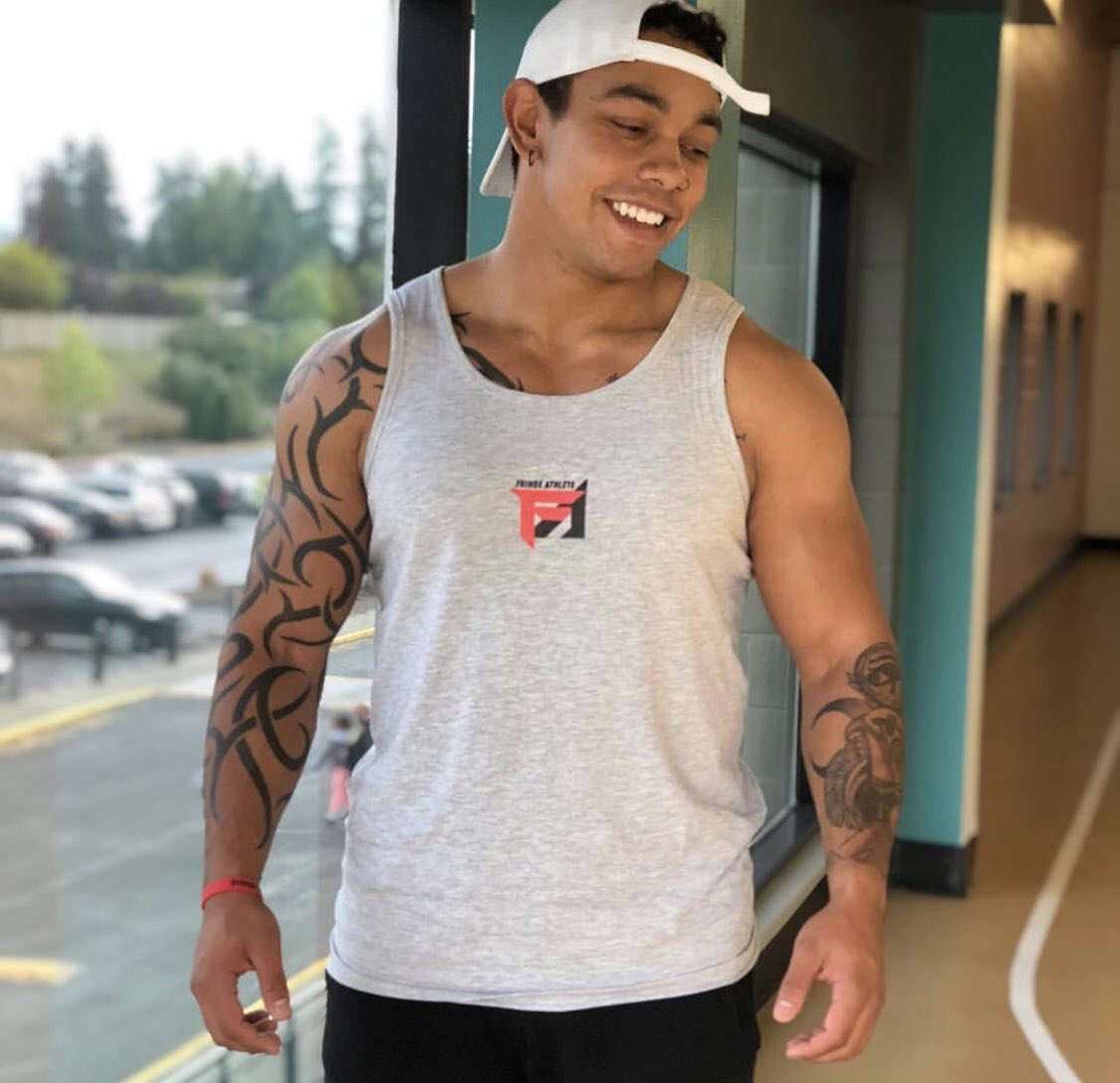 AthleteFringe's tweet photo. Here’s a look at the NEW light weight grey tank coming soon! This is perfect for lifting. Sure to be one of your favorite items to wear to the gym 👀 Also we have BIG news coming in the next couple days so keep an eye out!! #FringeAthlete #DareToBeDifferent https://t.co/6mW11MJSeR