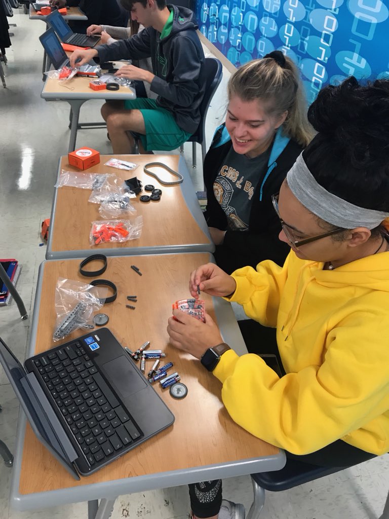 PSwithAmy's tweet image. It’s a new robot challenge for our #APComputerScience students! #MaximizingPotential