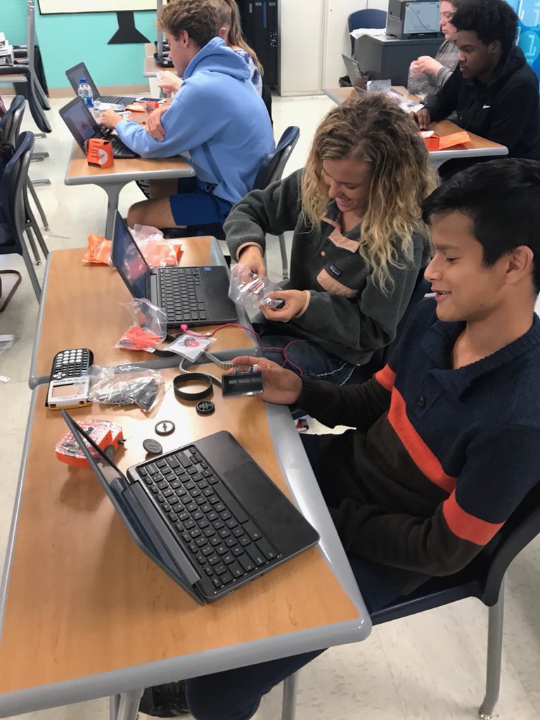 PSwithAmy's tweet image. It’s a new robot challenge for our #APComputerScience students! #MaximizingPotential
