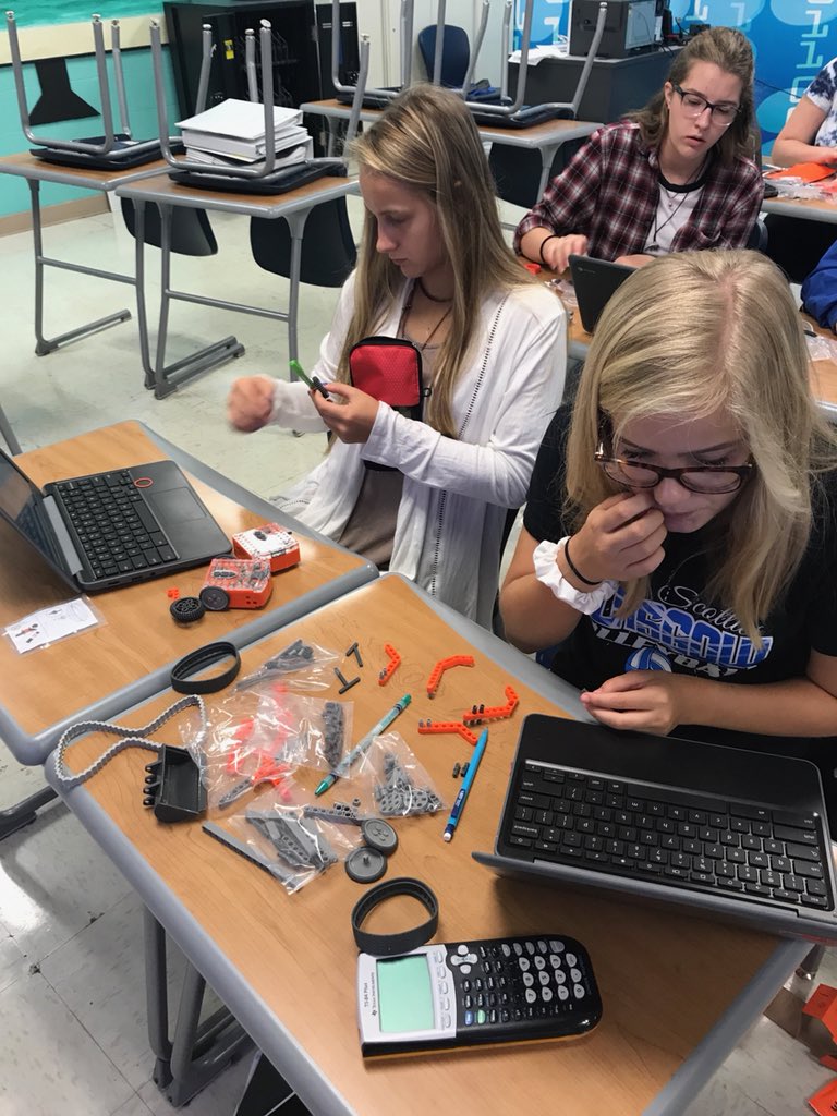 PSwithAmy's tweet image. It’s a new robot challenge for our #APComputerScience students! #MaximizingPotential